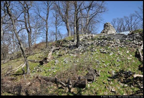 Čierny hrad / hrady-zriceniny.cz