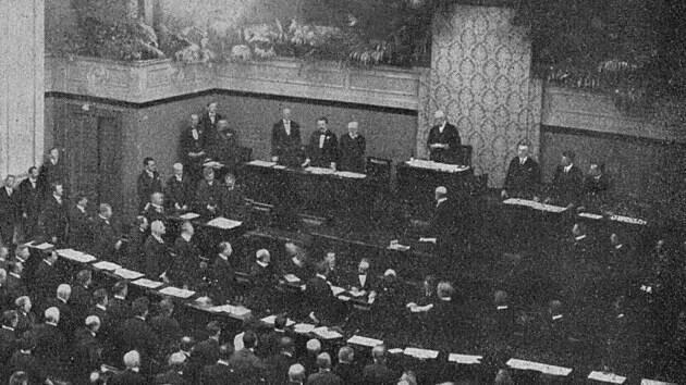 Sláva i parodie na demokracii. Jak vypadaly inaugurace v české historii - iDNES.cz