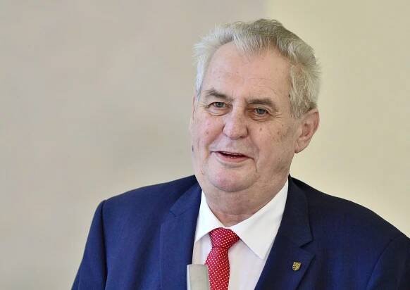 Zeman povede kampaň-nekampaň z Hradu. V zájmu všeho lidu. Střet zájmů v nové dimenzi