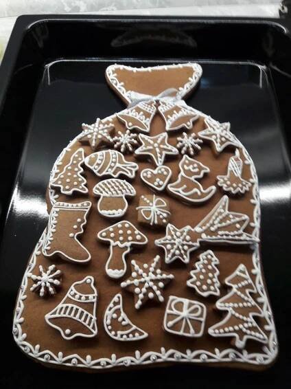 Pin by Alena Terčová on Perníčky | Gingerbread cookies, Gingerbread, Desserts