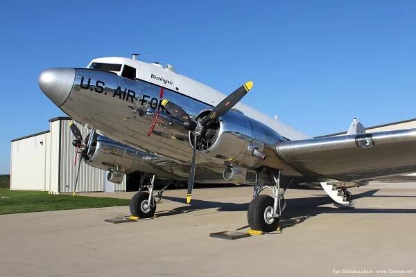 dynamic_aviation_dc-3_photo