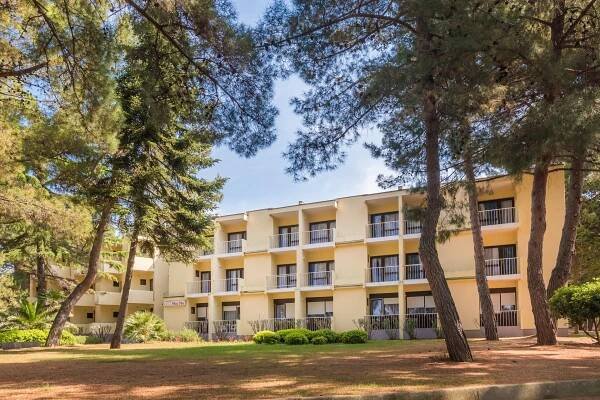 rooms-savudrija-plava-laguna-entrance