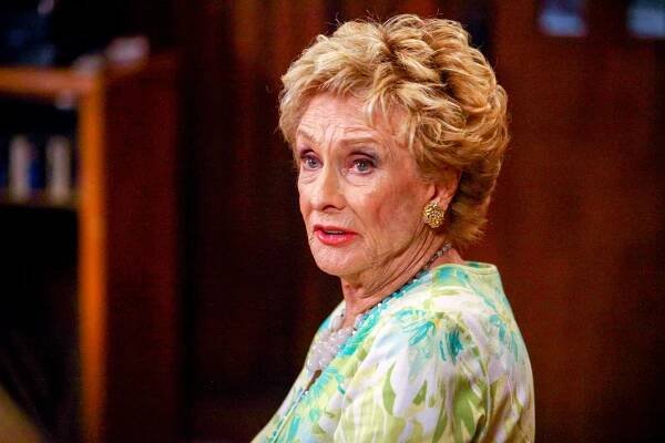 Vychovávat Hope - Delilah se vrací - Z filmu - Cloris Leachman