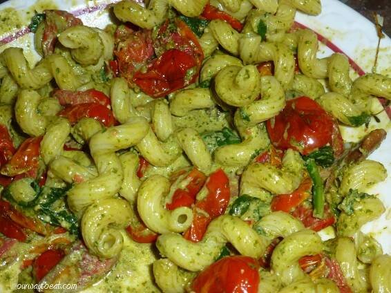 Pesto Cavatappi up close