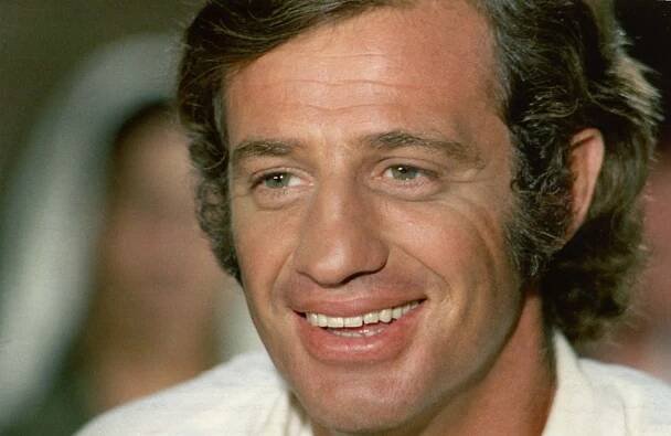 Jean-Paul Belmondo opět jako bujarý švihák a akční hrdina par excellence v komedii Manželé z roku II