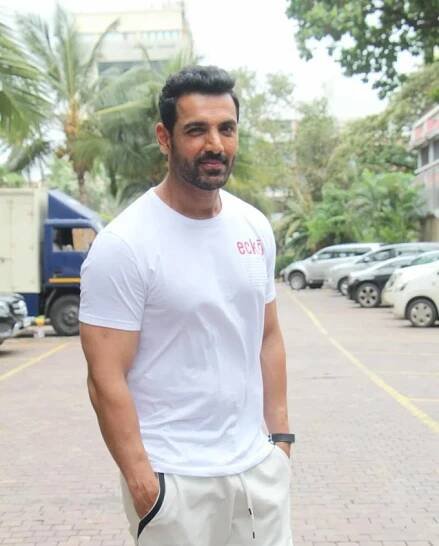 John Abraham Wiki, Age, Family, Biography, etc | wikibion