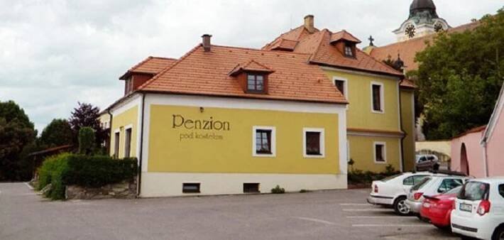 Pod kostelem