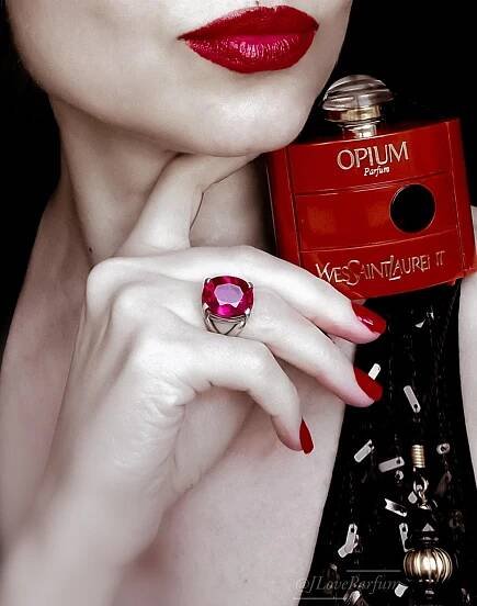 Opium Parfum Yves Saint Laurent pro ženy