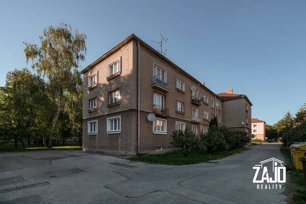 NA PREDAJ I 2-IZBOVÝ TEHLOVÝ BYT S BALKÓNOM, DLHÉ HONY | Zajo reality