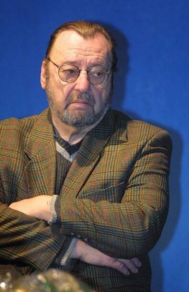 Jaroslav Dufek: *26.4.1934 – †30.9.2011, český divadelní a televizní herec