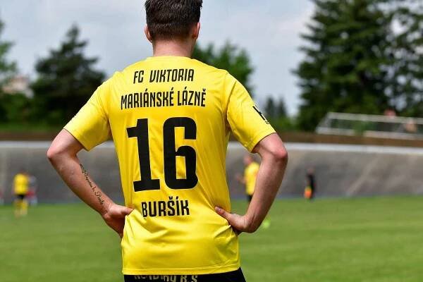 FORTUNA divize A, 27. kolo: SK Petřín Plzeň (na snímku fotbalisté v červených dresech) - FC Viktoria Mariánské Lázně 4:0 (3:0).