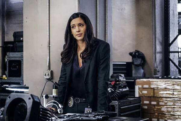 Zbrojnice - Nikdy víc - Z filmu - Stephanie Sigman