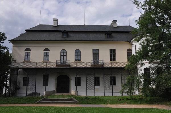 Zámek Slatiňany - otevírací doba, akce, ubytování, prohlídky, vstupné, foto, počasí