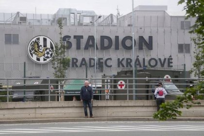 Stovky lidí přišly na otevření stadionu v Hradci Králové