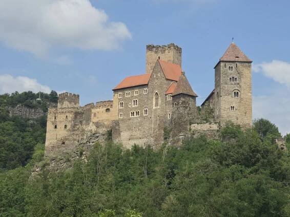 Recenze - Hardegg Castle • Mapy.com