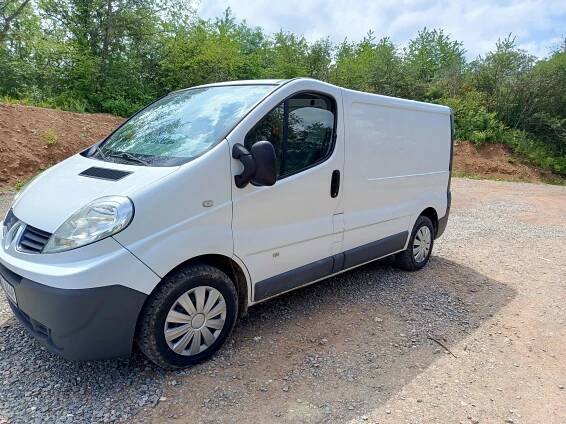 Bazar: prodej Renault Trafic 2.0dci 84kW automat, ojeté, nafta, rok 2011, barva bílá - Portál řidiče