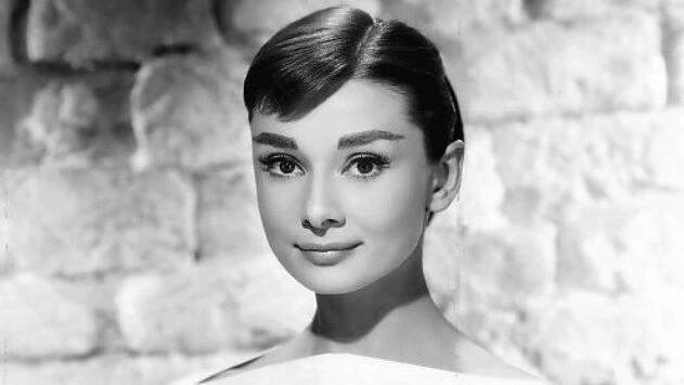 Idol křehké krásy Audrey Hepburn: hvězda Snídaně u Tiffanyho za války málem zemřela hlady