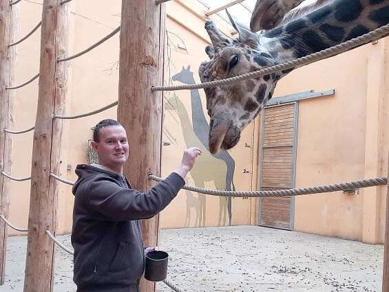 Ošetřovatel žiraf Tomáš Weber: V plzeňské zoo jsem v podstatě vyrůstal