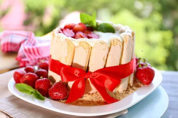 Jahodová symfonie: recept na nejlepší jahodovou Charlottu - iMnam.cz