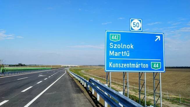 Soubor:2019 0914 M44 Kunszentmarton csomopont foto.jpg