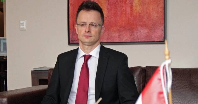 Maďarského ministra nařkli z korupce. Trávil dovolenou na jachtě jednoho z nejbohatších Maďarů