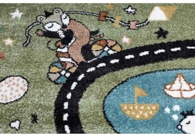 Dětský kusový koberec Cesta z města zelený