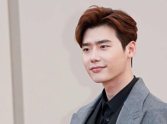 Lee Jong Suk je plachým romantikem, který miluje kávu. Co dalšího jste o herci, jenž měl být idolem, nevěděli? - Asianstyle