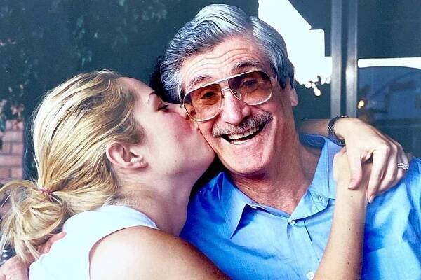 Leslie Grossman Mourns Death of Father Marshall Grossman 