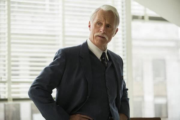 Šílenci z Manhattanu - Ztracený obzor - Z filmu - John Slattery