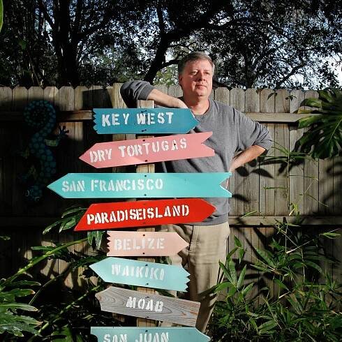 Tim Dorsey, Who Turned Florida’s Quirks Into Comic Gold, Dies at 62