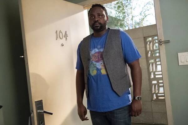 Pokoj 104 - Arnold - Z filmu - Brian Tyree Henry