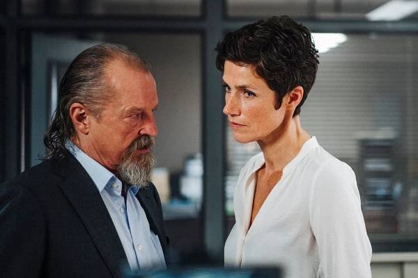 Professor T. - Die Abrechnung - Z filmu - Paul Faßnacht, Julia Bremermann
