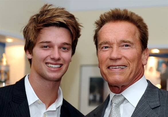 Schwarzenegger má vlastní muzeum, jeho bronzové soše požehnal farář