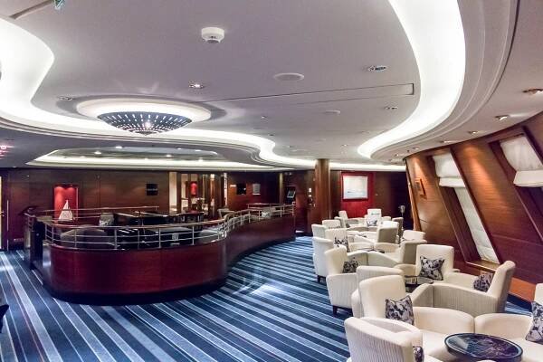 QM2 - Night Commodore Club 1