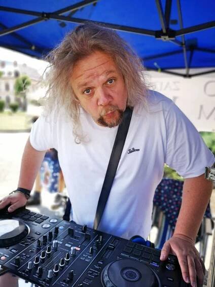 Jiří Štěpo Štěpánek. Jméno, které znají dvě generace příznivců taneční hudby. Ikona diskoték i rádiového mikrofonu - Rádio