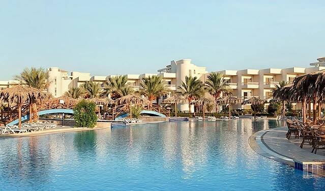 Hotel Hurghada Long Beach Resort: fotografie vybavení exteriérů a interiérů ubytování.