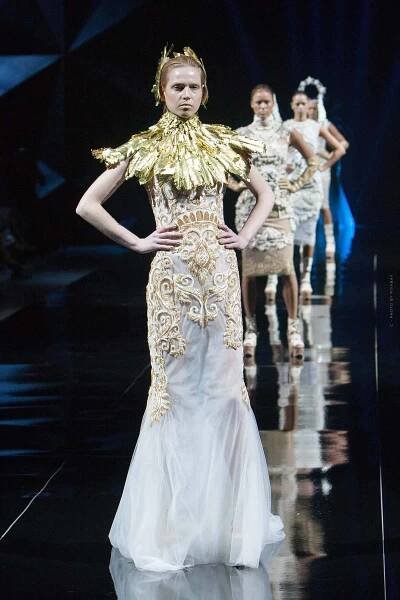 Alexander McQueen Goddess Dress Wallpaper