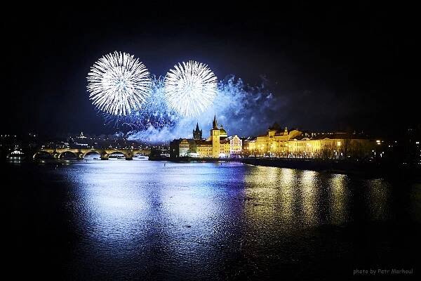 Novoroční ohňostroj Praha 2019: Fotogalerie z novoročního ohňostroje v Praze 2019