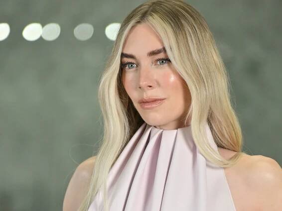 The Barrel-Leg Denim Trend Is Vanessa Kirby's Laid-Back Swap for Skintight Maternity Dresses
