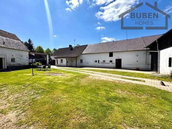 Venkovské stavení 4+1 se stodolou, vejminek, kolna a zahrada se skleníkem a bazénem 2861 m2 - Borovany u Boru | BUBEN HOMES