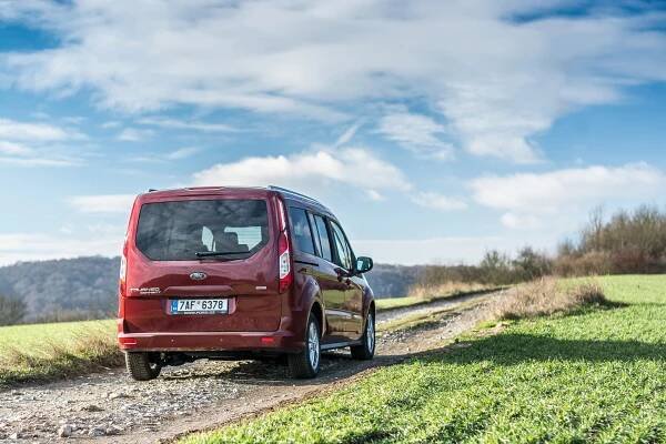 Test Ford Tourneo Connect 1.5 EcoBlue 2019: Místa na rozdávání (+VIDEO) - roadblog.cz
