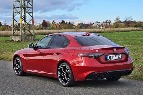 Test Alfa Romeo Giulia Veloce 2,0 Turbo Q4 (2023)