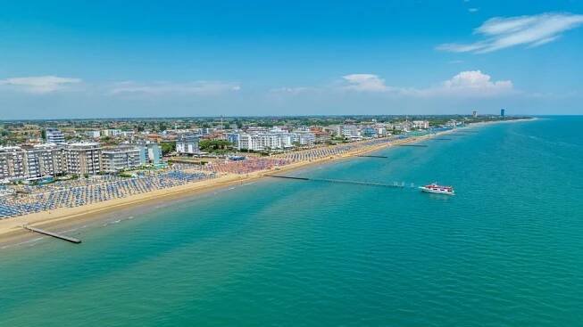 Lido di Jesolo alebo Jesolo Lido je plážová oblasť mesta Jesolo v provincii Benátky