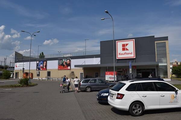 Soubor:Brno-Zidenice - Kaufland.jpg – Wikipedie