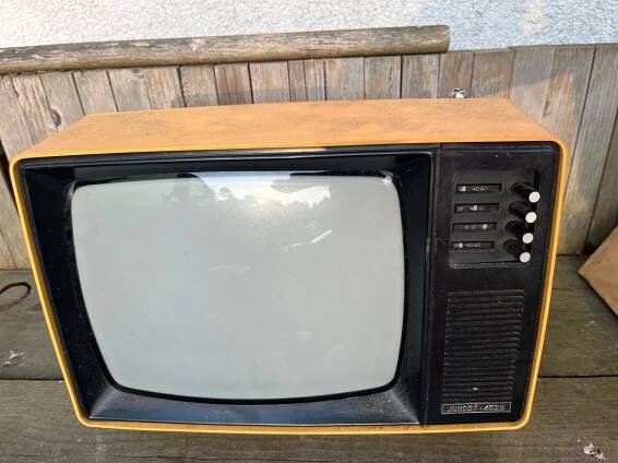 Přenosná televize Junosť 4028  - Starožitnosti