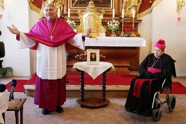 Královéhradeckého biskupa podpoří jeho věřící