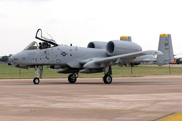 File:Thunderbolt.a10.fairford.arp.jpg - Wikimedia Commons