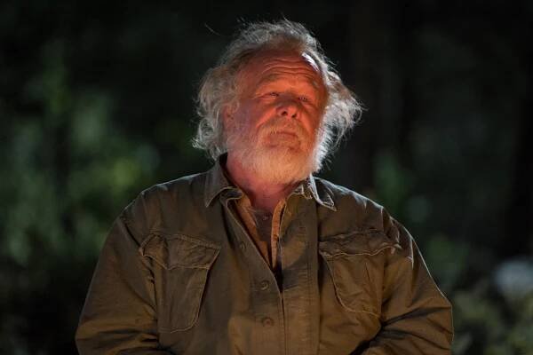 Exprezident Graves - Half a World Gone Mad - Z filmu - Nick Nolte