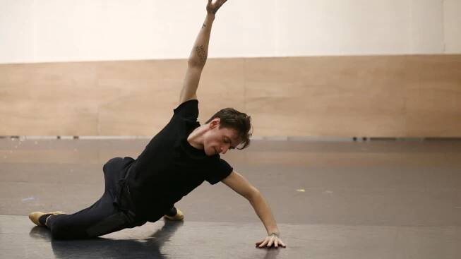 Sergej Polunin je na snímku ze zkoušky svého nového projektu pro divadlo Sadler’s Wells v Londýně.