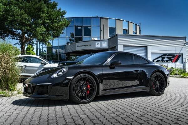 Porsche 911 Carrera 4 GTS
